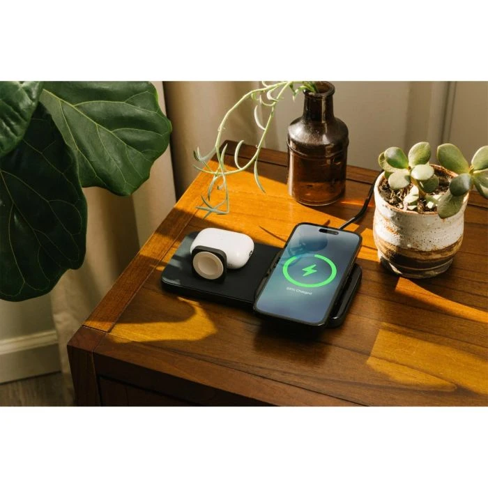 Nomad Base One Max 3-in-1 Review: A High-End MagSafe Charger